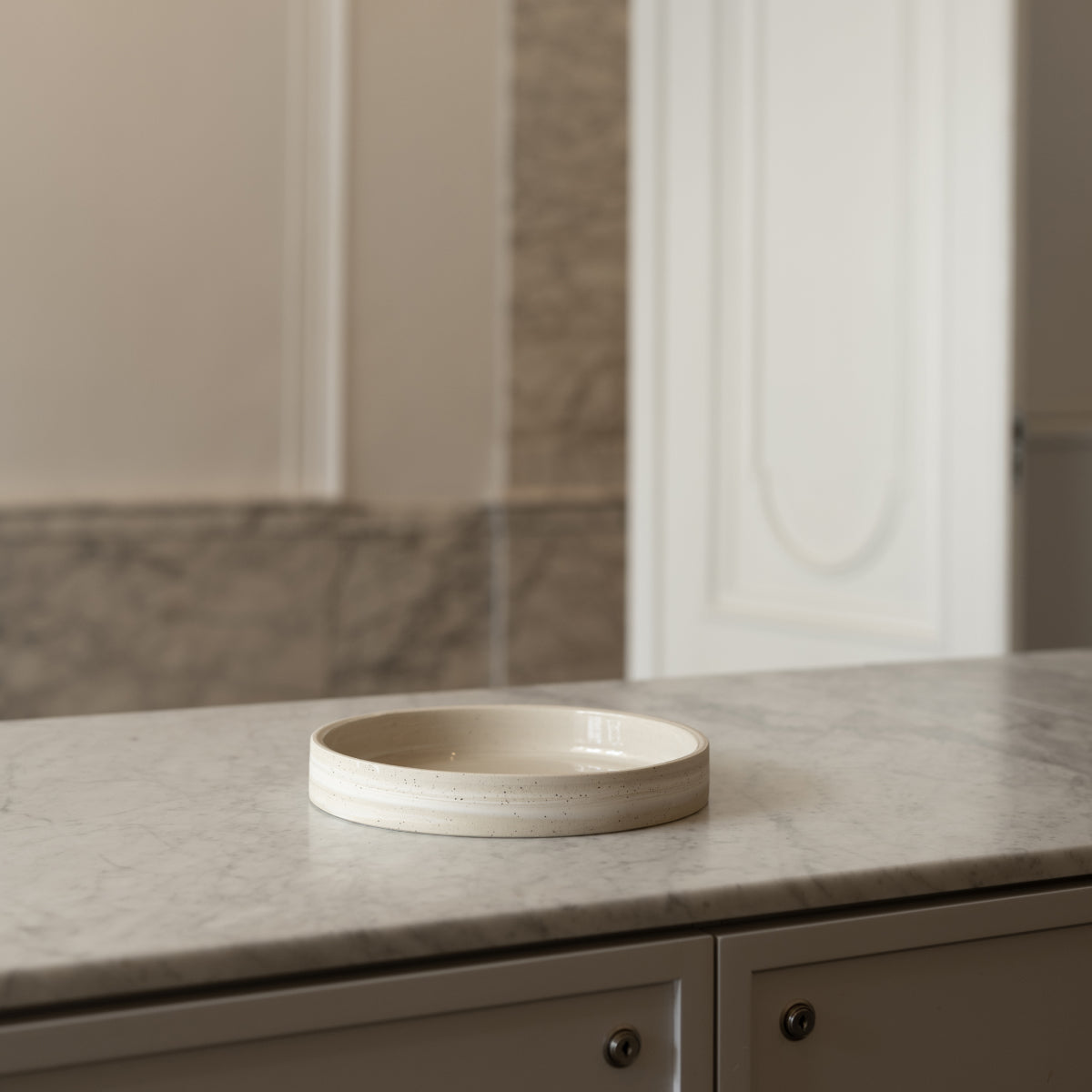 Light beige marbled bowl